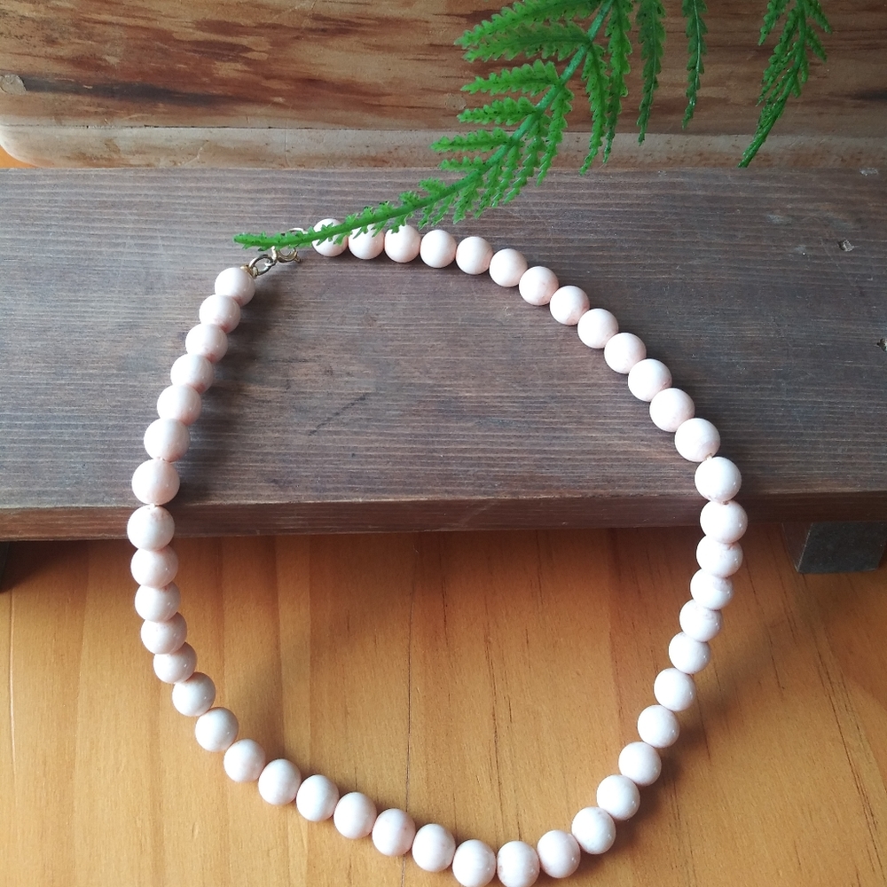 Peachish-Pink-Nude 🍑 Vintage Faux Pearl Choker
